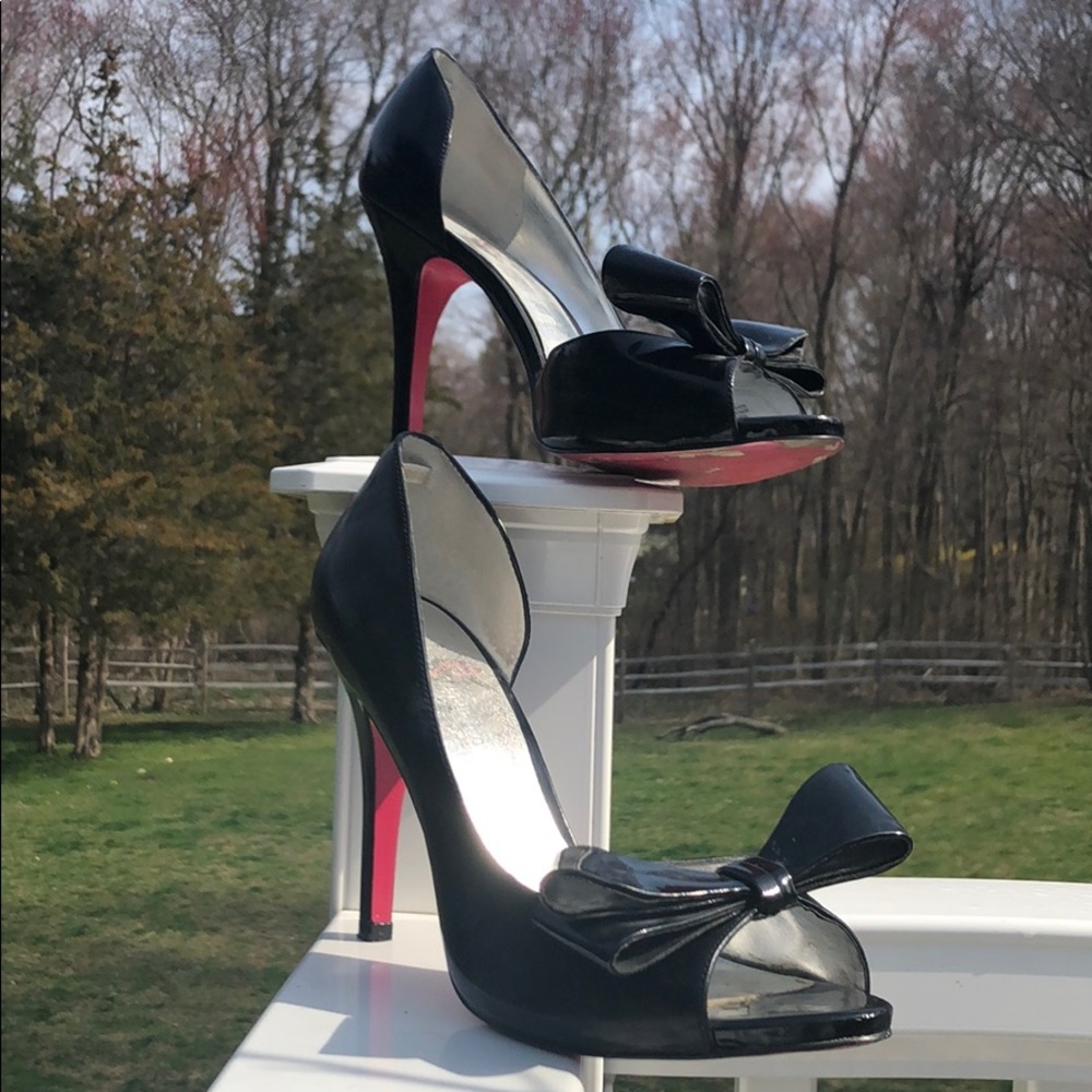 Paris Hilton black patent bow heels